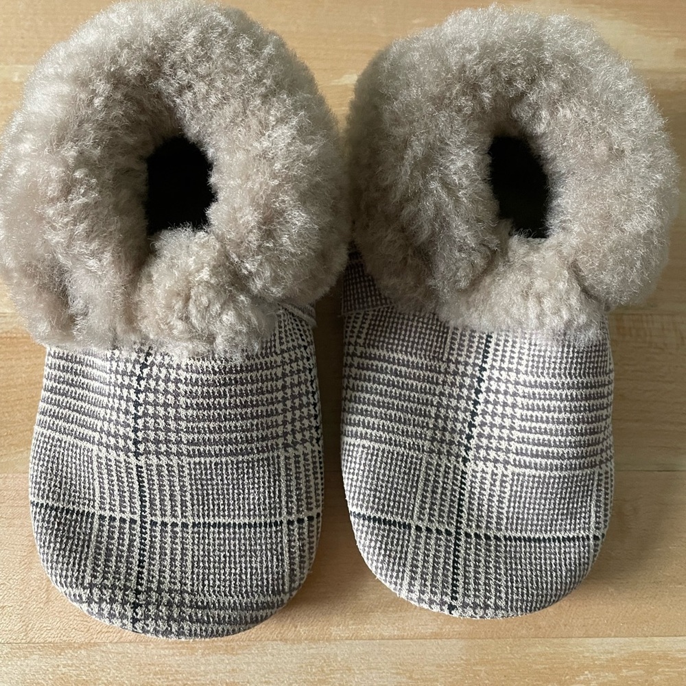 Freshly Picked Shearling Moccasins Size 5